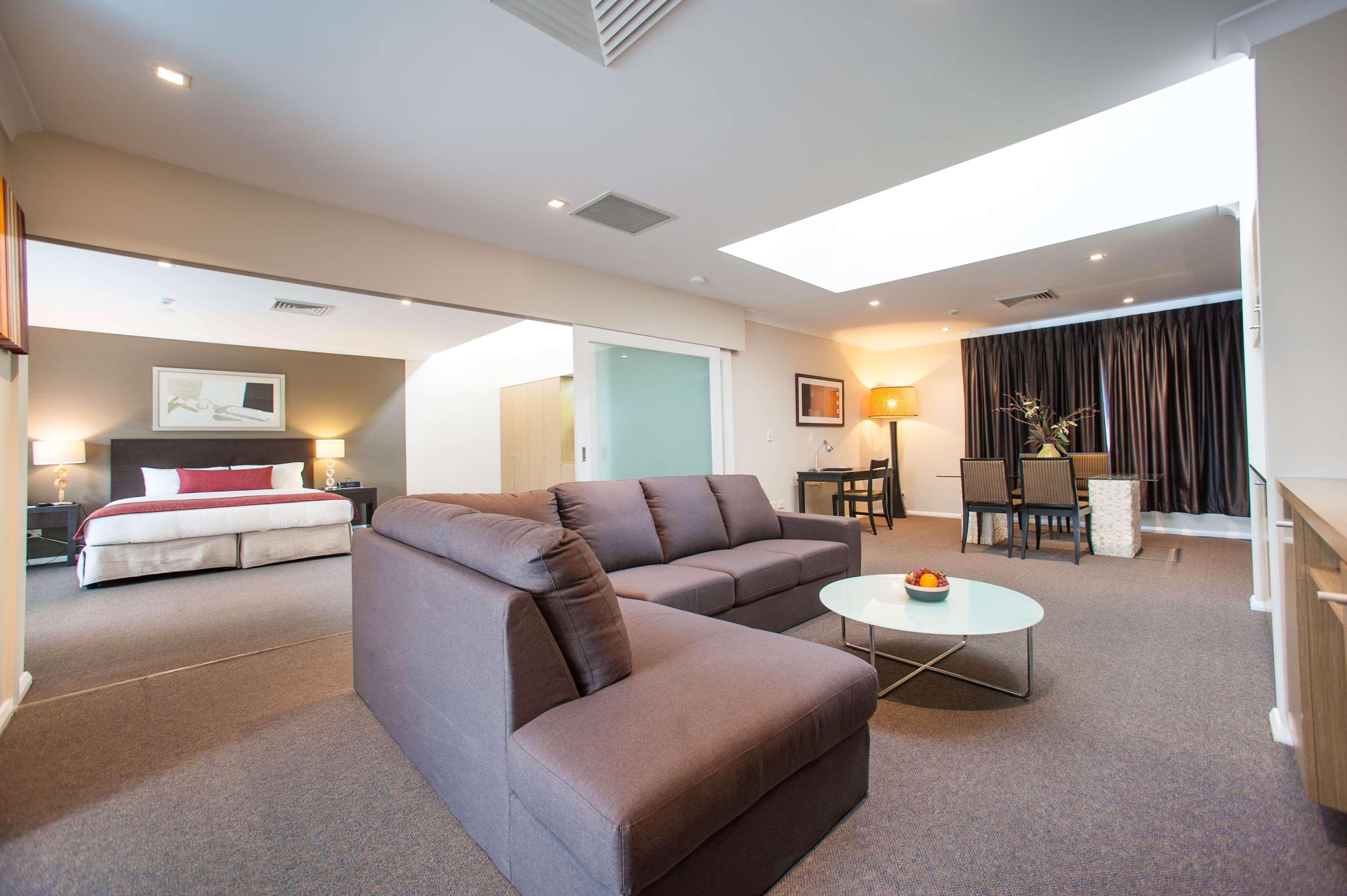 Ramada Hotel & Suites By Wyndham Cabramatta מראה חיצוני תמונה