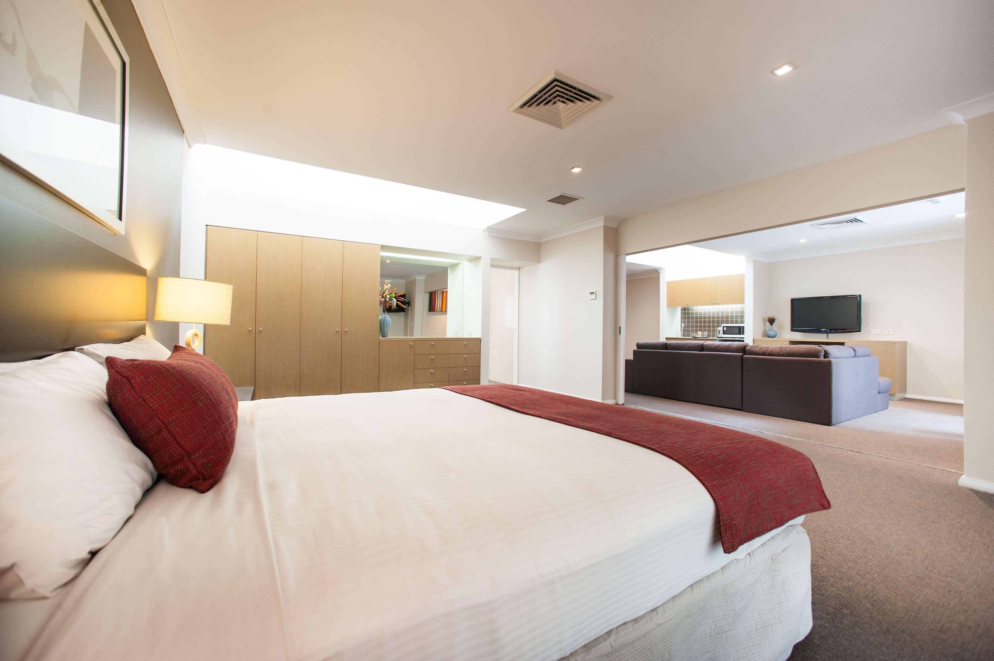 Ramada Hotel & Suites By Wyndham Cabramatta מראה חיצוני תמונה