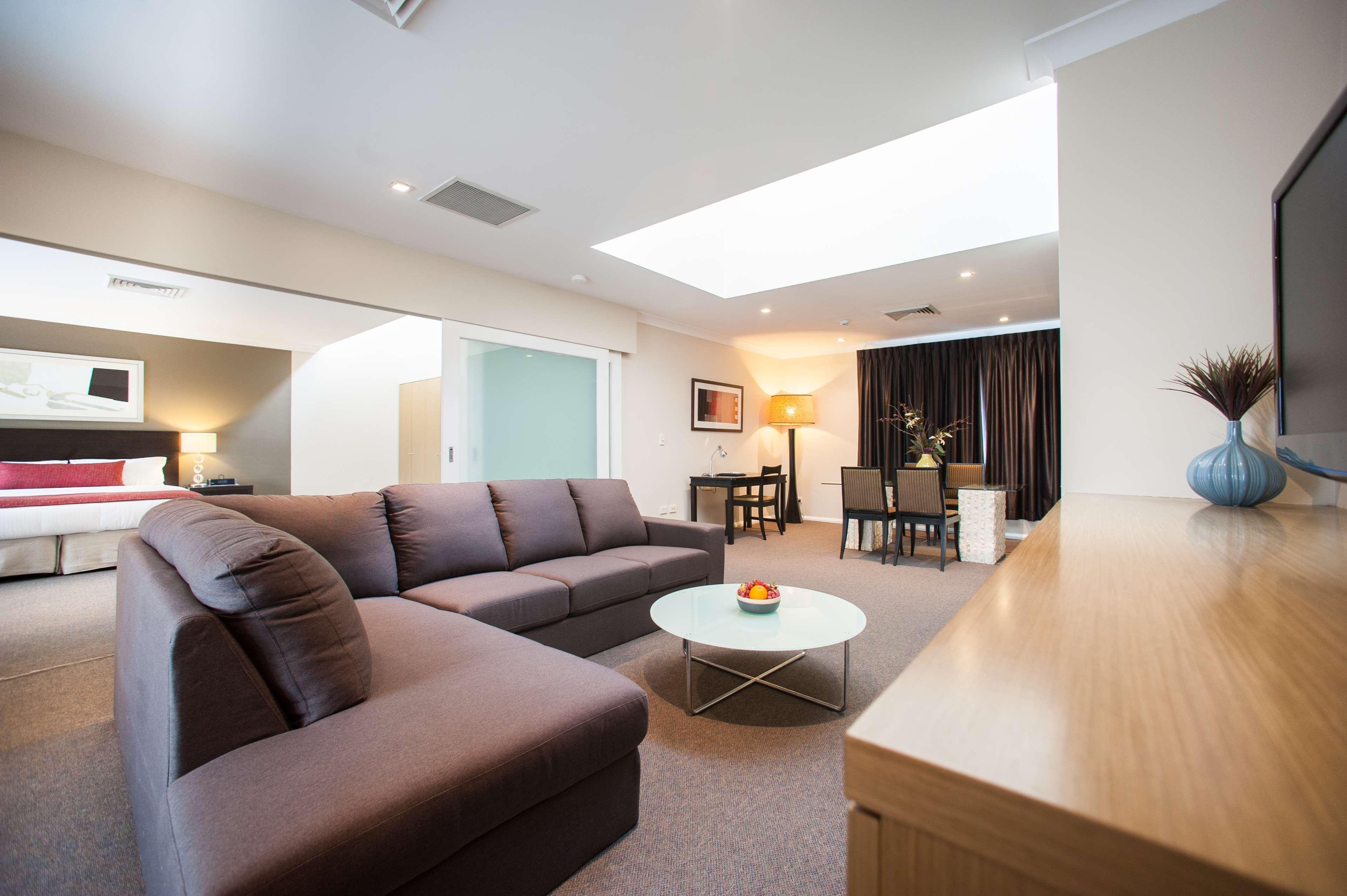 Ramada Hotel & Suites By Wyndham Cabramatta מראה חיצוני תמונה