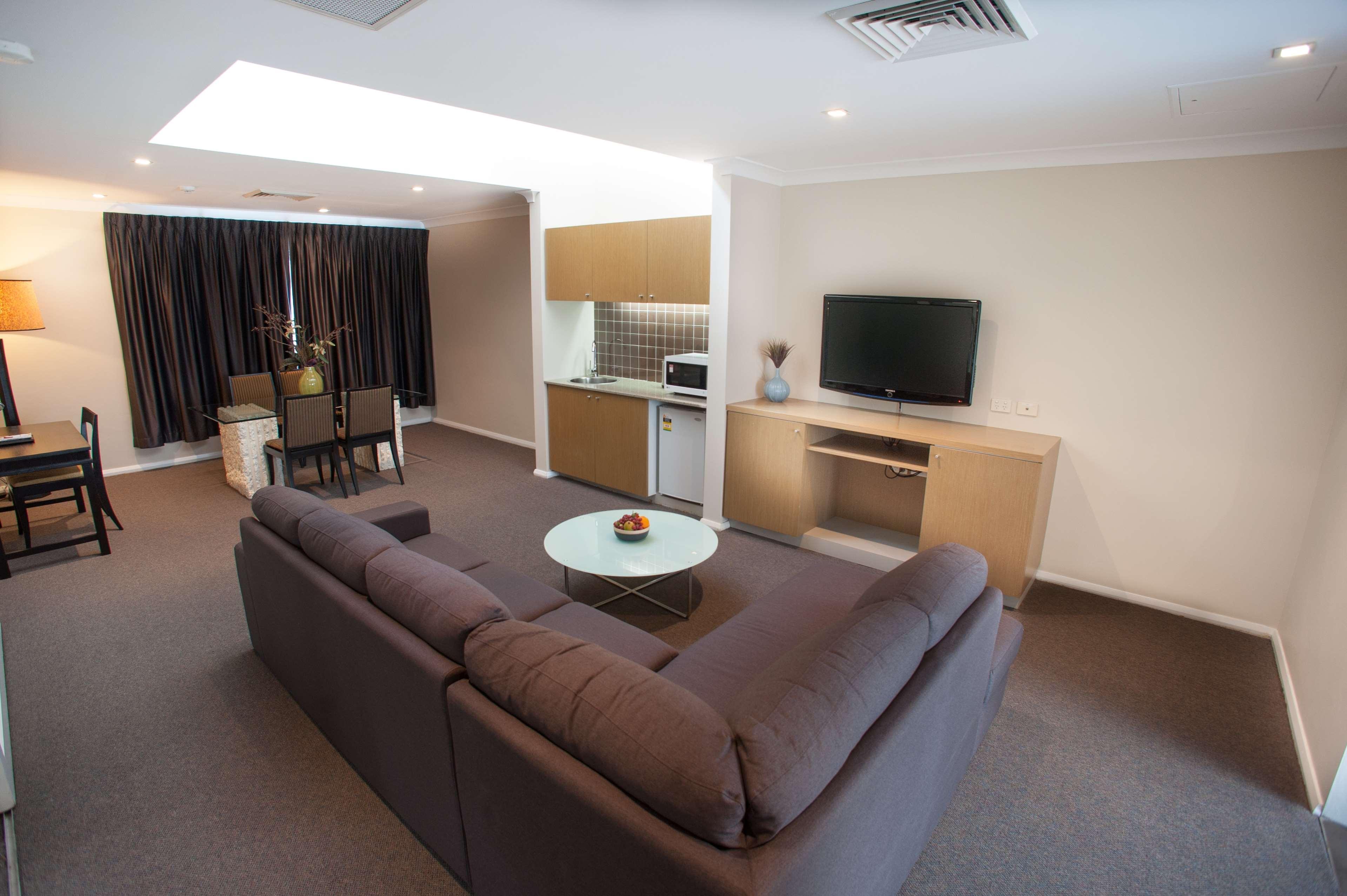 Ramada Hotel & Suites By Wyndham Cabramatta מראה חיצוני תמונה