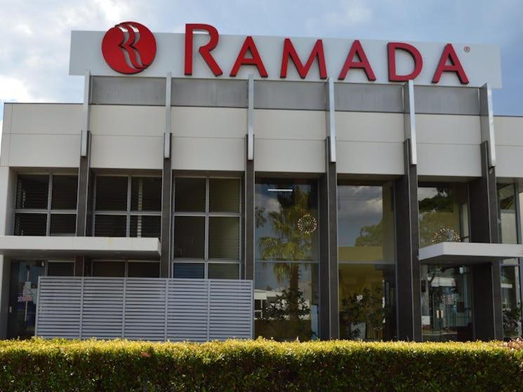 Ramada Hotel & Suites By Wyndham Cabramatta מראה חיצוני תמונה