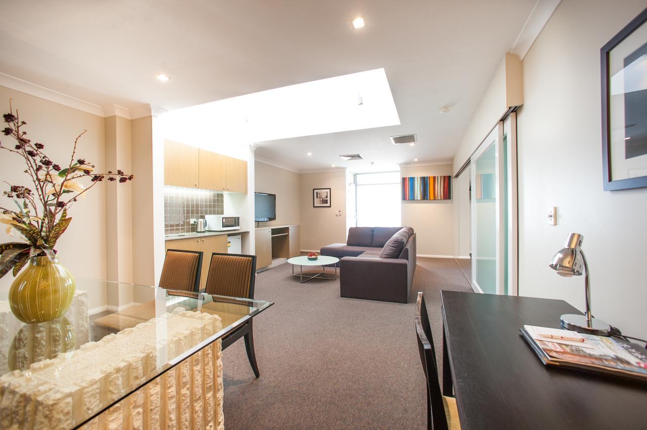 Ramada Hotel & Suites By Wyndham Cabramatta מראה חיצוני תמונה
