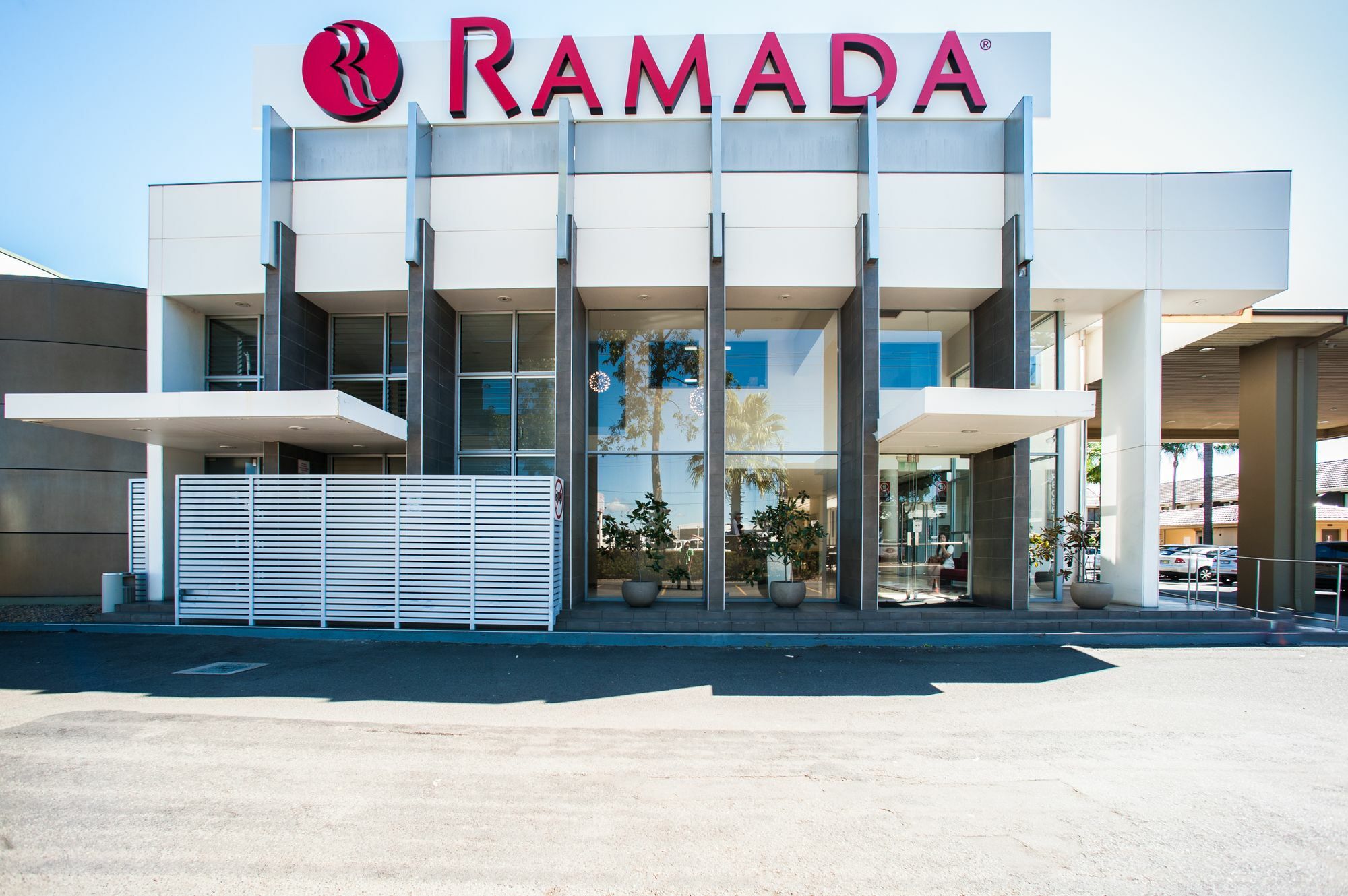 Ramada Hotel & Suites By Wyndham Cabramatta מראה חיצוני תמונה